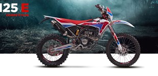 Yamaha YZF-R125 2022 vs Fantic 125E Competition 2020