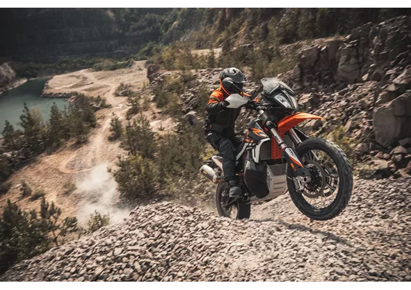 Triumph Tiger 800 XCx 2015 vs KTM 890 Adventure R 2021