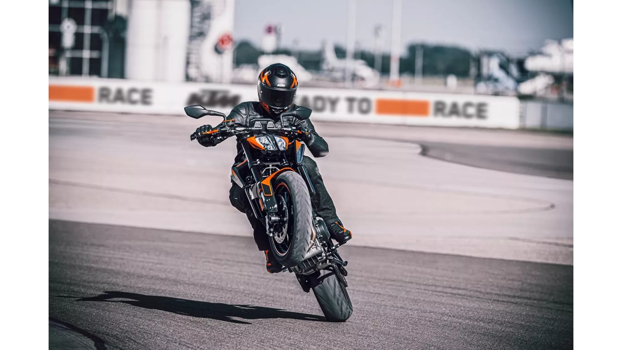 KTM 890 Duke - Image 1 KTM 890 Duke - Image 1