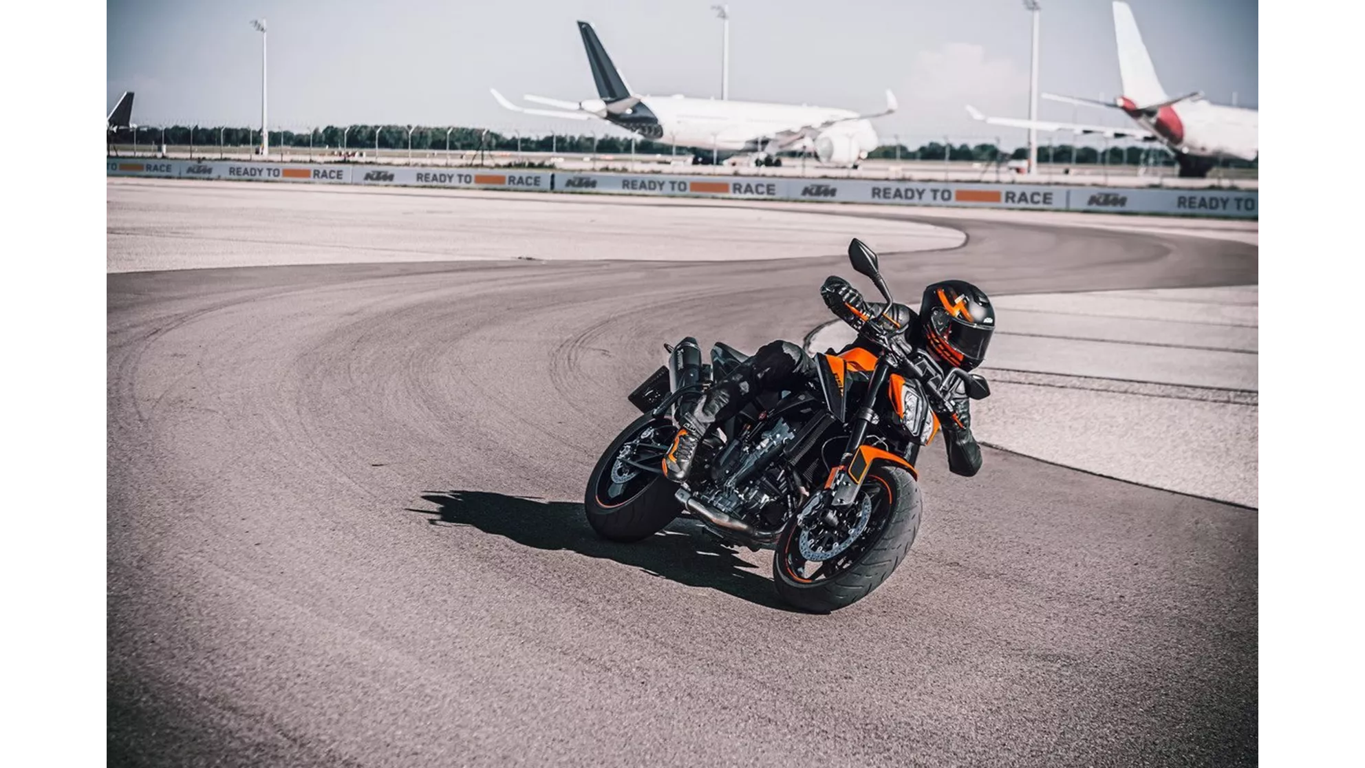 KTM 890 Duke - Image 9 KTM 890 Duke - Image 9