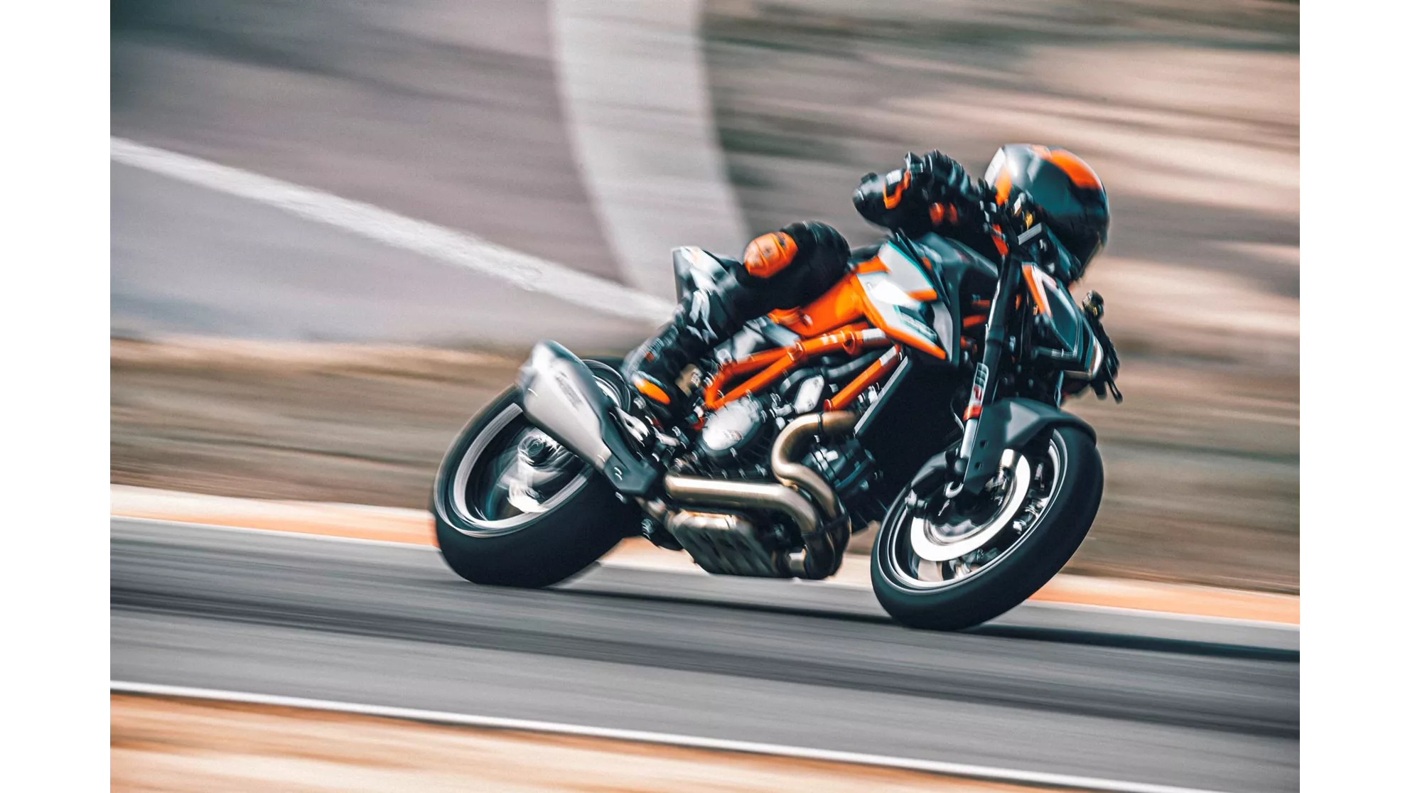 KTM 1290 Super Duke RR - Image 5 KTM 1290 Super Duke RR - Image 5