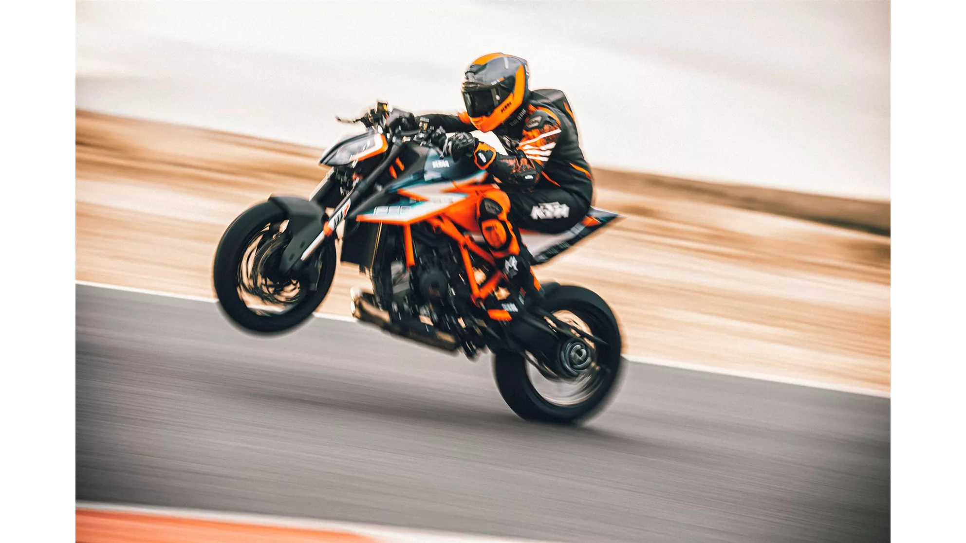 KTM 1290 Super Duke RR - Image 7 KTM 1290 Super Duke RR - Image 7