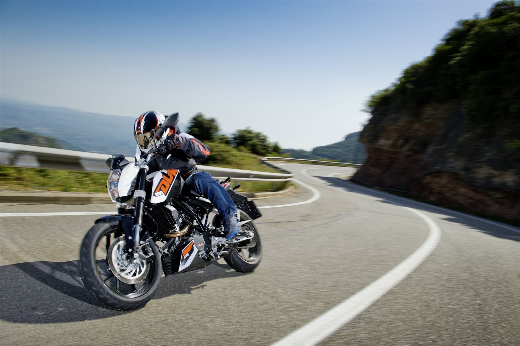 Ktm 200 duke on road price sale