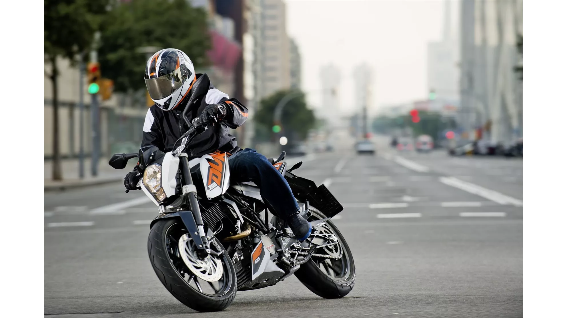 KTM 200 Duke - Image 4