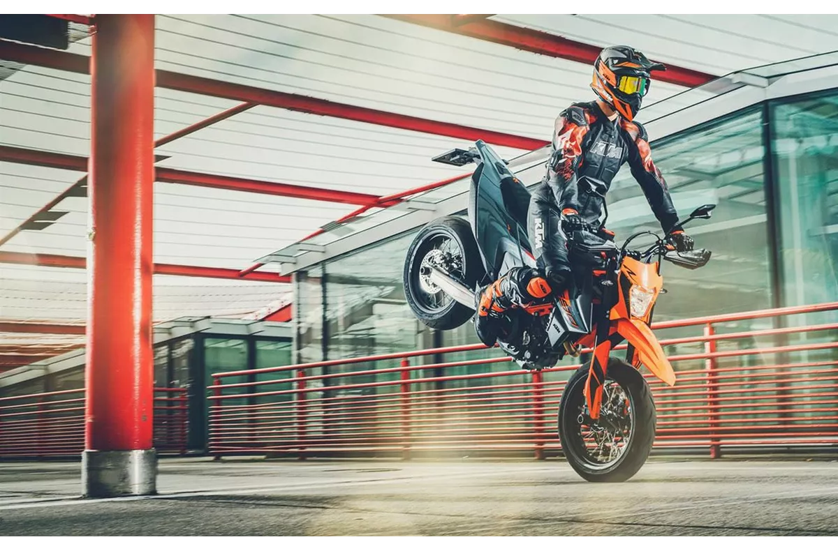 KTM 690 SMC R KTM 690 SMC R
