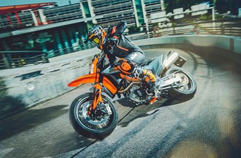 KTM 690 SMC R 2021 - Bild 4 KTM 690 SMC R 2021 - Bild 4