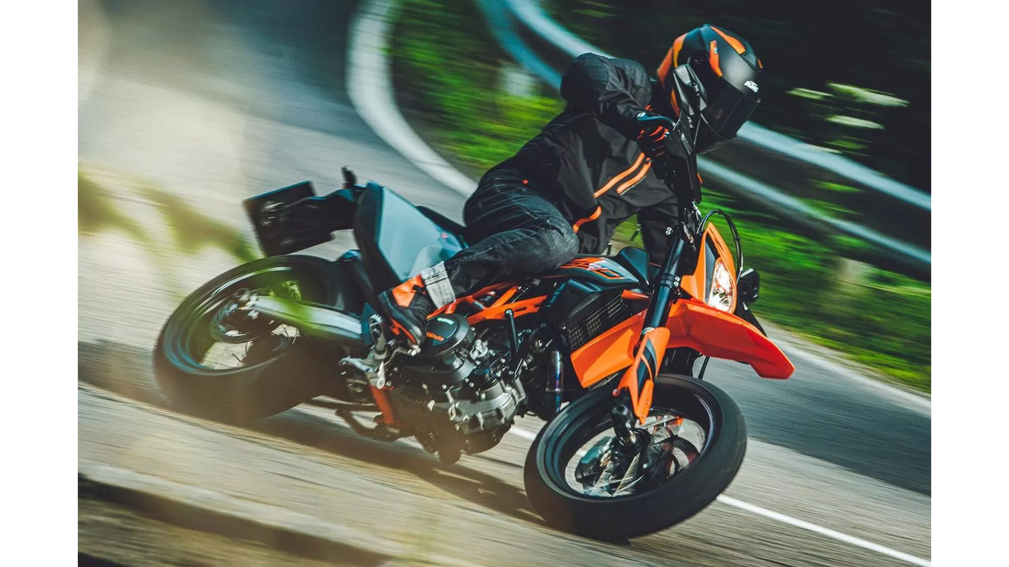 KTM 690 SMC R - Image 3 KTM 690 SMC R - Image 3