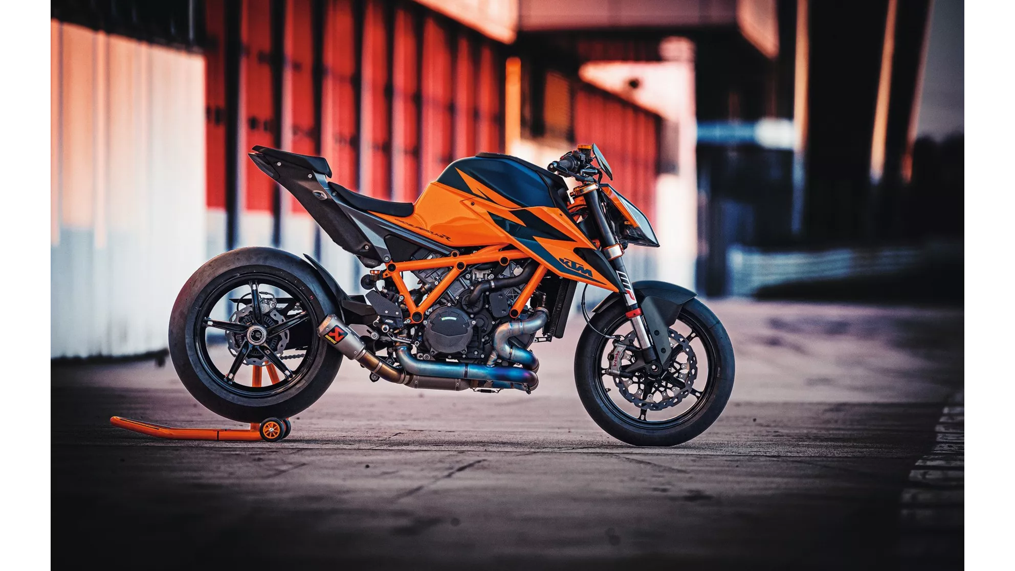 KTM 1290 Super Duke R - Image 2 KTM 1290 Super Duke R - Image 2