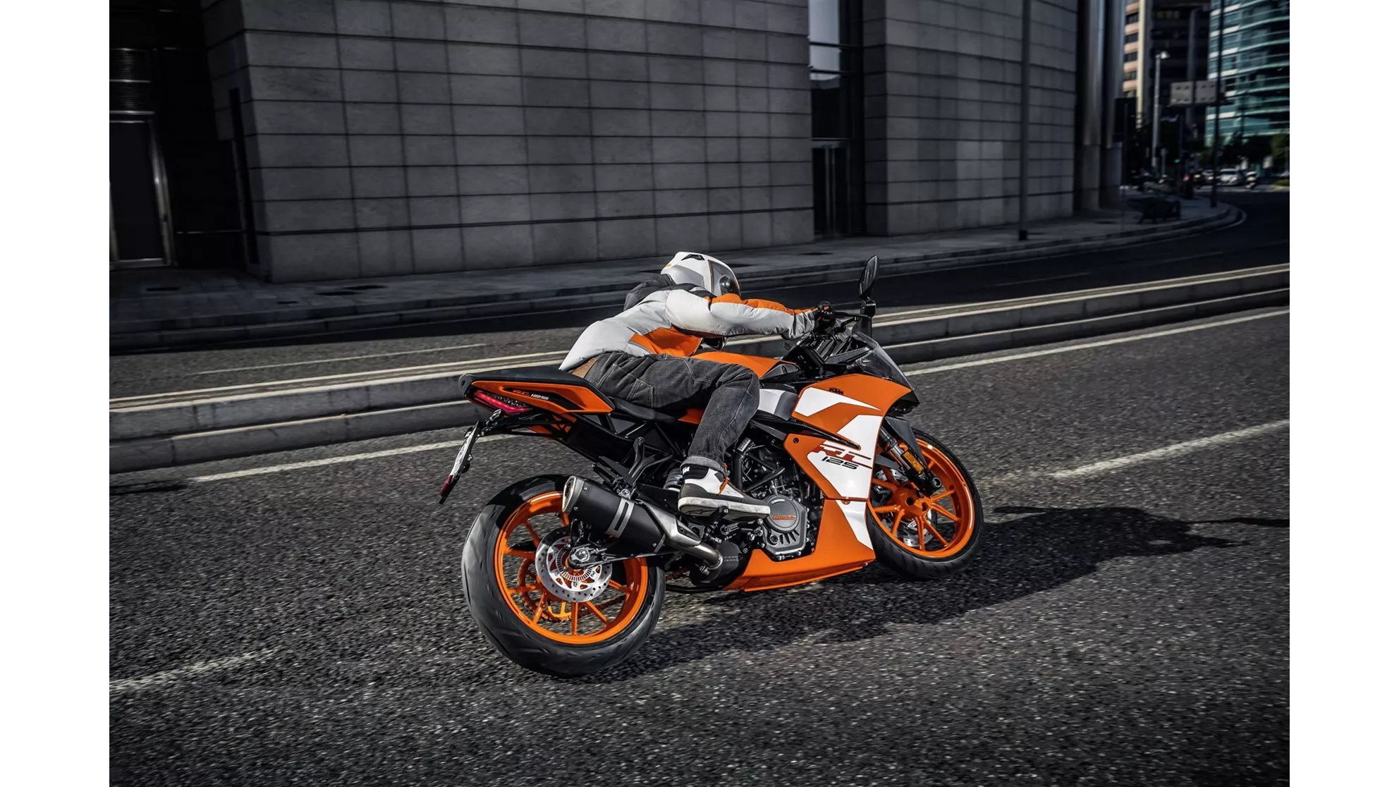 KTM RC 125 - Image 1 KTM RC 125 - Image 1