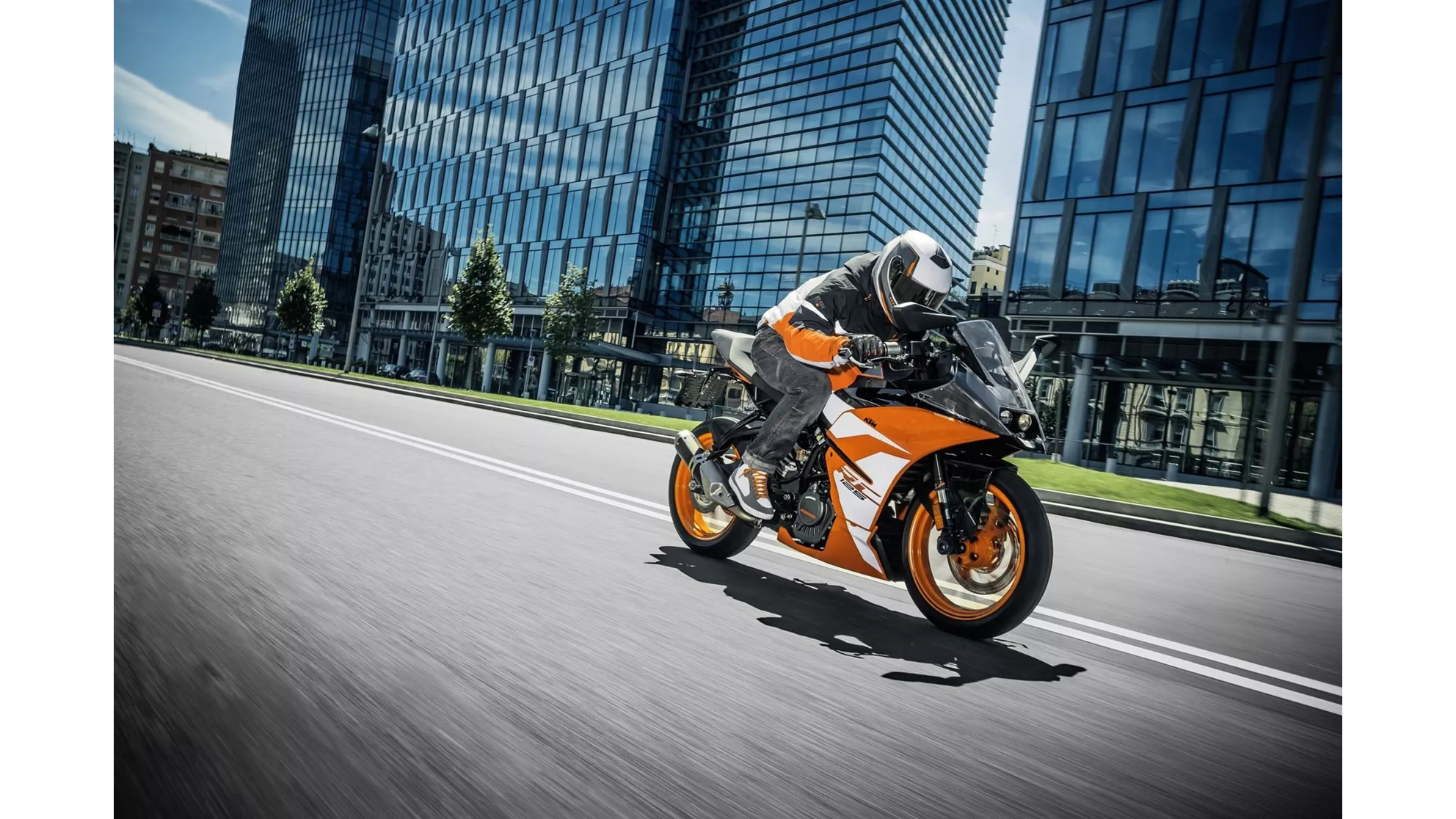 KTM RC 125 - Image 4 KTM RC 125 - Image 4