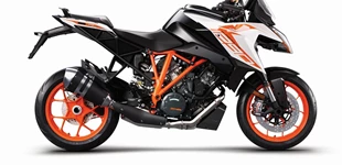KTM 1290 Super Duke GT 2021 vs KTM 990 Super Duke 2009 KTM 1290 Super Duke GT 2021 vs KTM 990 Super Duke 2009