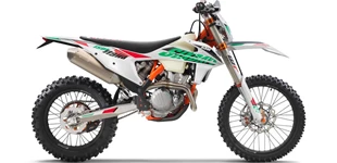 Husqvarna FE 250 2022 vs KTM 350 EXC-F SIX DAYS 2021 Husqvarna FE 250 2022 vs KTM 350 EXC-F SIX DAYS 2021