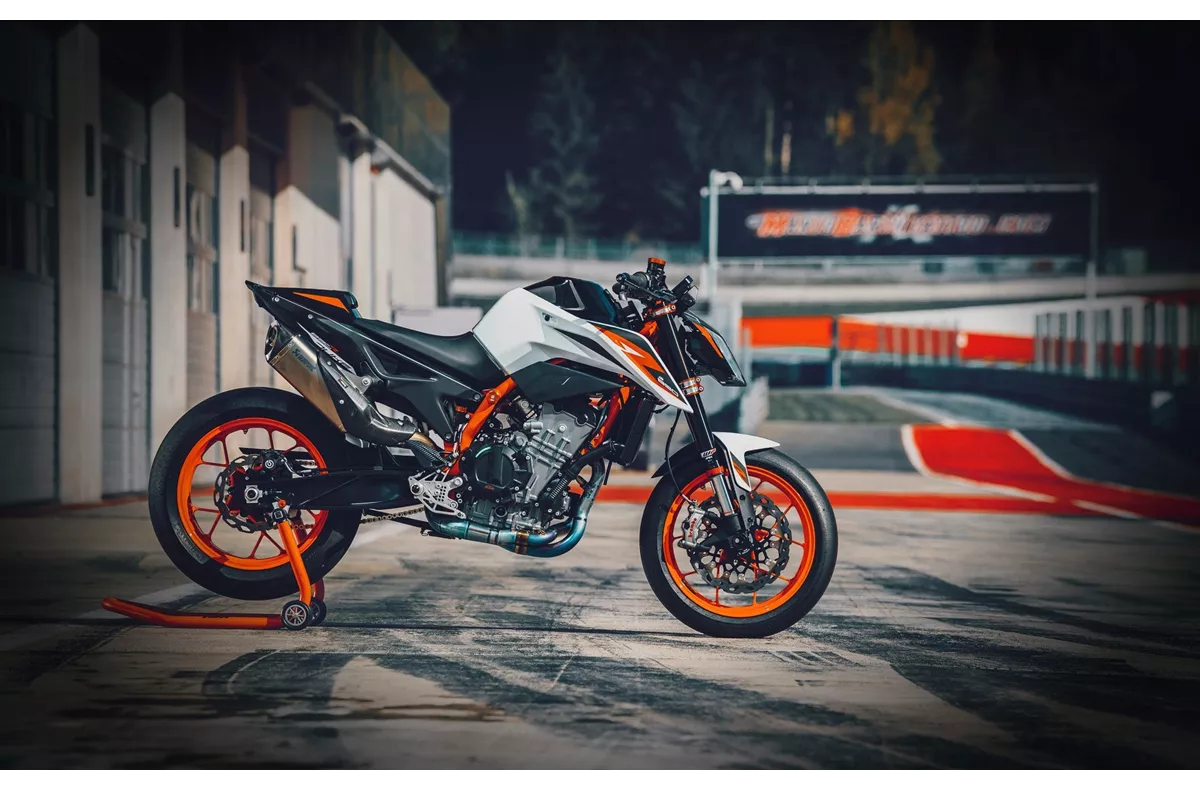 KTM 890 Duke R KTM 890 Duke R