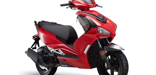 KSR Moto Demonio 125 2021 vs Piaggio Medley S 125 ie IGET 2020