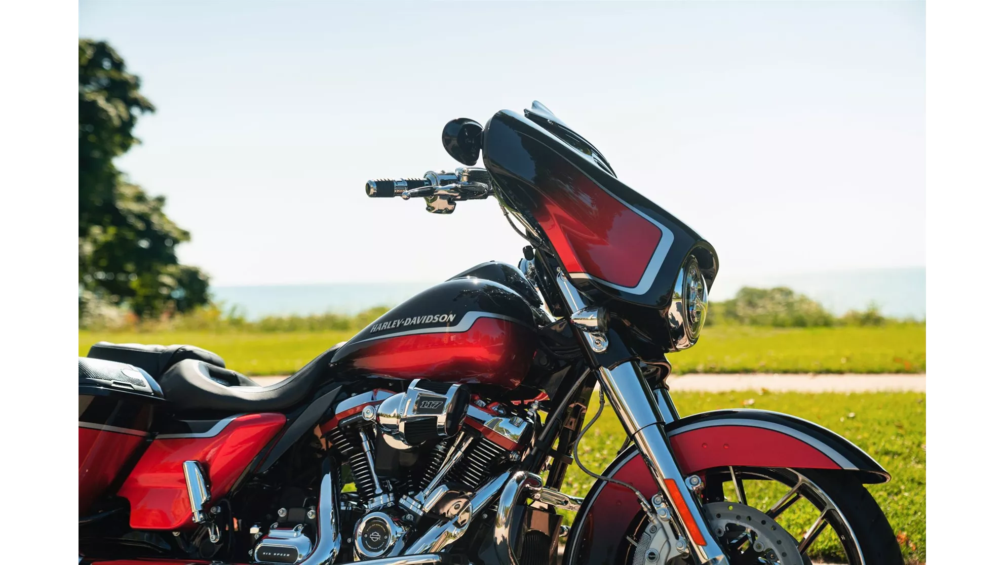 Harley-Davidson CVO Street Glide FLHXSE - Image 9 Harley-Davidson CVO Street Glide FLHXSE - Image 9