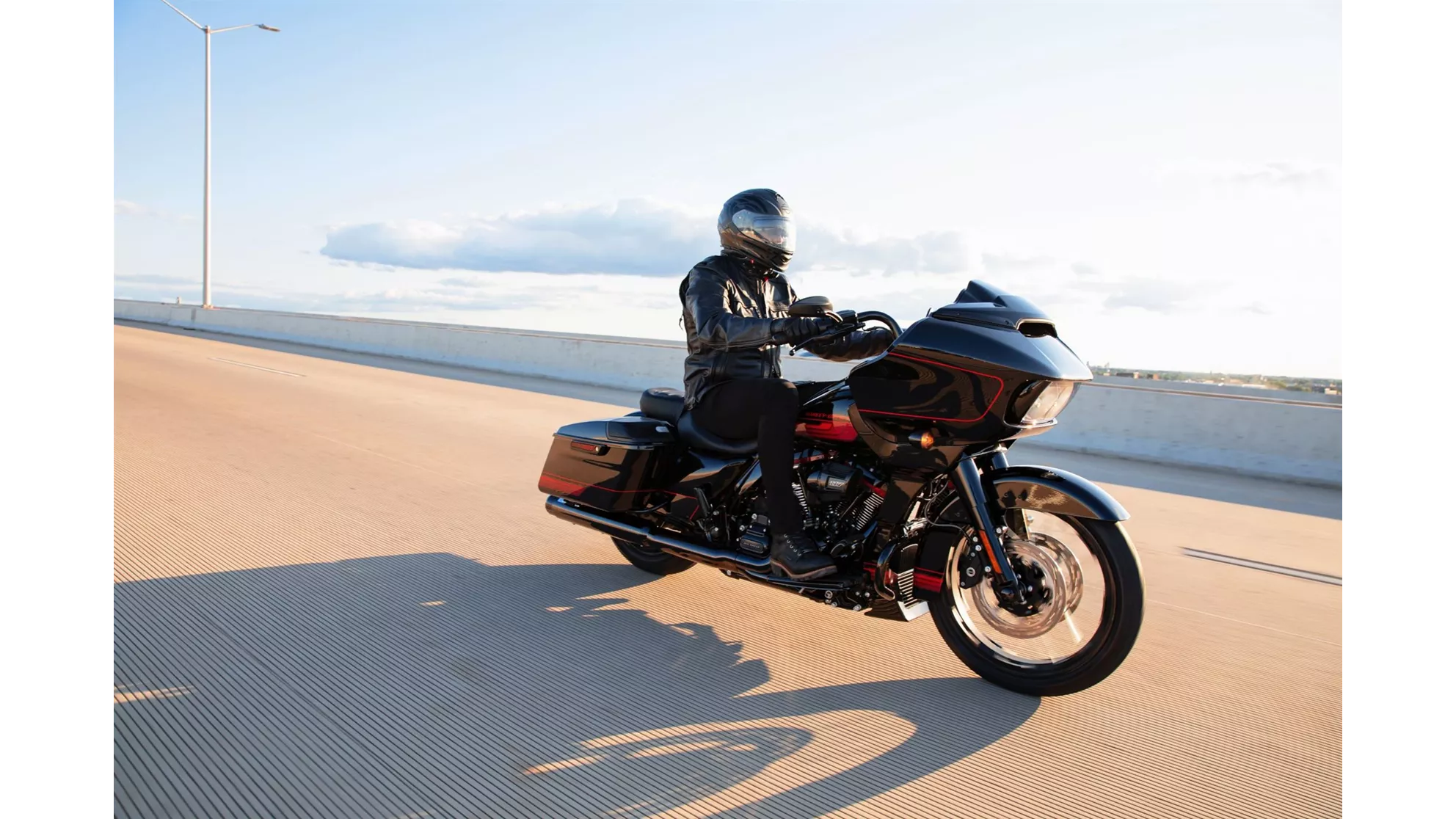 Harley-Davidson CVO Road Glide FLTRXSE - Image 14 Harley-Davidson CVO Road Glide FLTRXSE - Image 14
