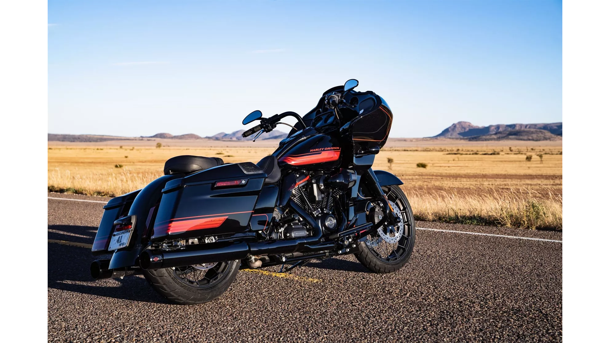 Harley-Davidson CVO Road Glide FLTRXSE - Image 17 Harley-Davidson CVO Road Glide FLTRXSE - Image 17