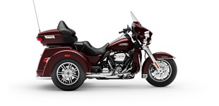 Harley-Davidson Tri Glide Ultra FLHTCUTG 2021 vs Harley-Davidson Tri Glide Ultra Classic FLHTCUTG 2017