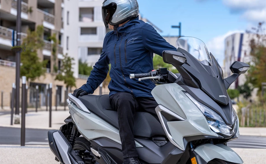 Honda Forza 350 Bild 18: Honda Forza 350