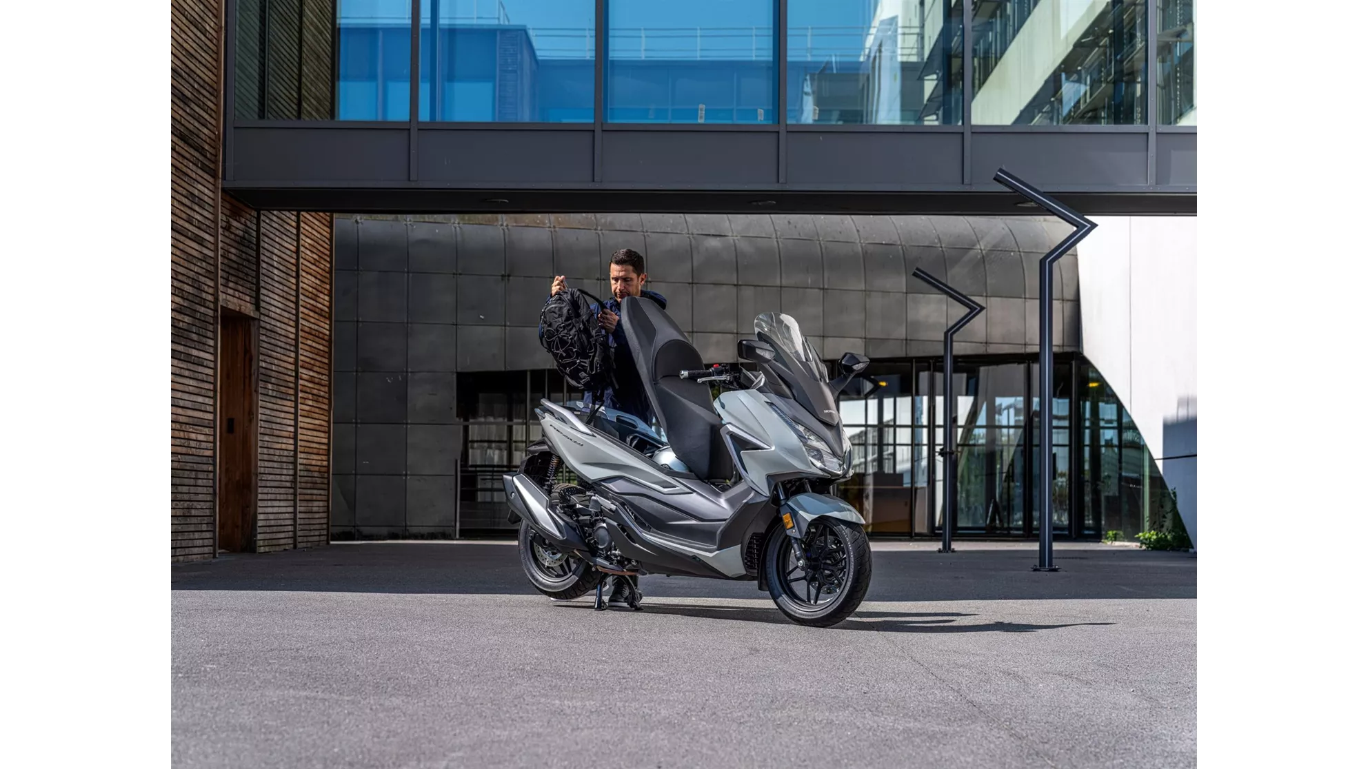 Honda Forza 350 - Image 23 Honda Forza 350 - Image 23