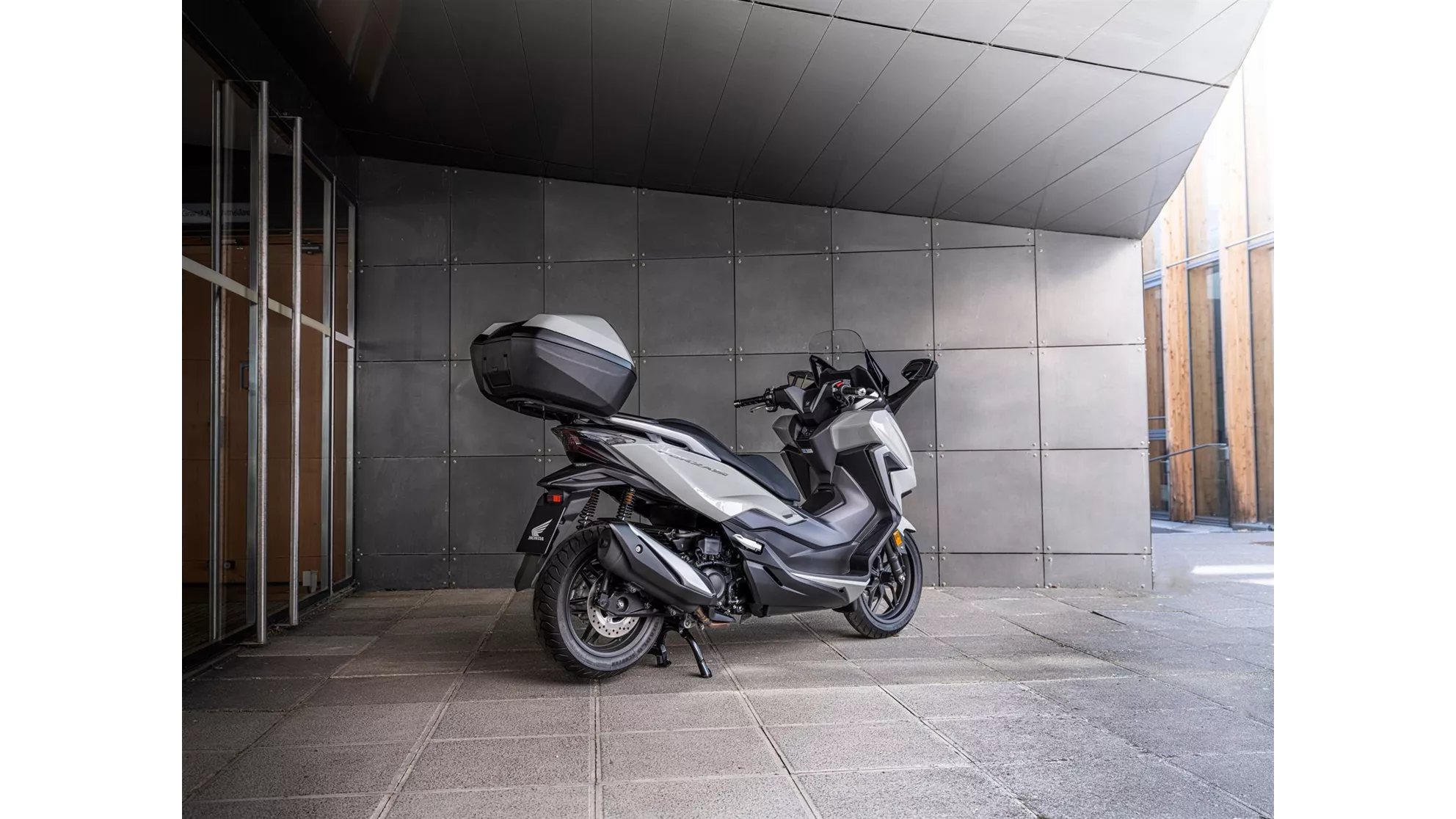 Honda Forza 350 - Image 24 Honda Forza 350 - Image 24