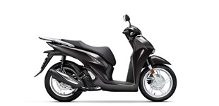 Vespa PX 150 2015 vs Honda SH150i 2021