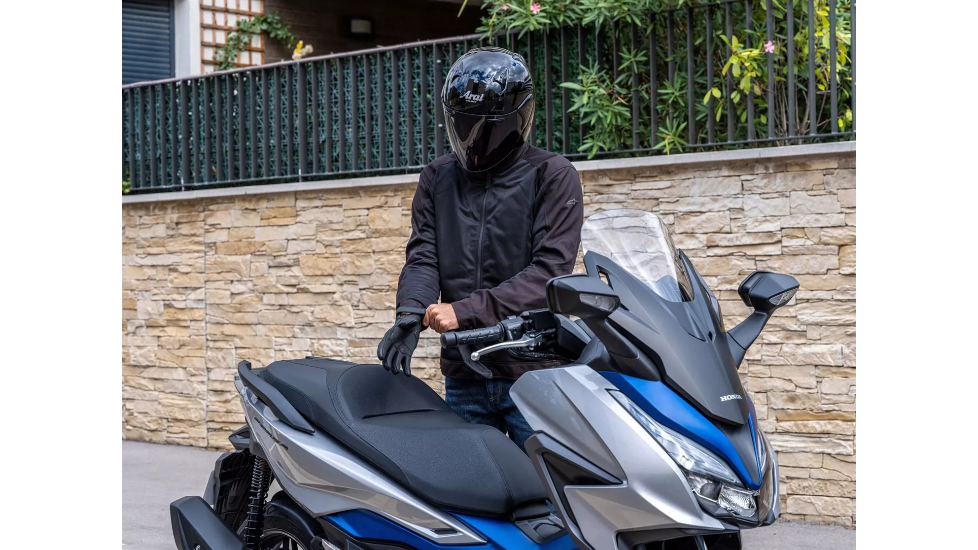 Honda Forza 125 - Image 17 Honda Forza 125 - Image 17