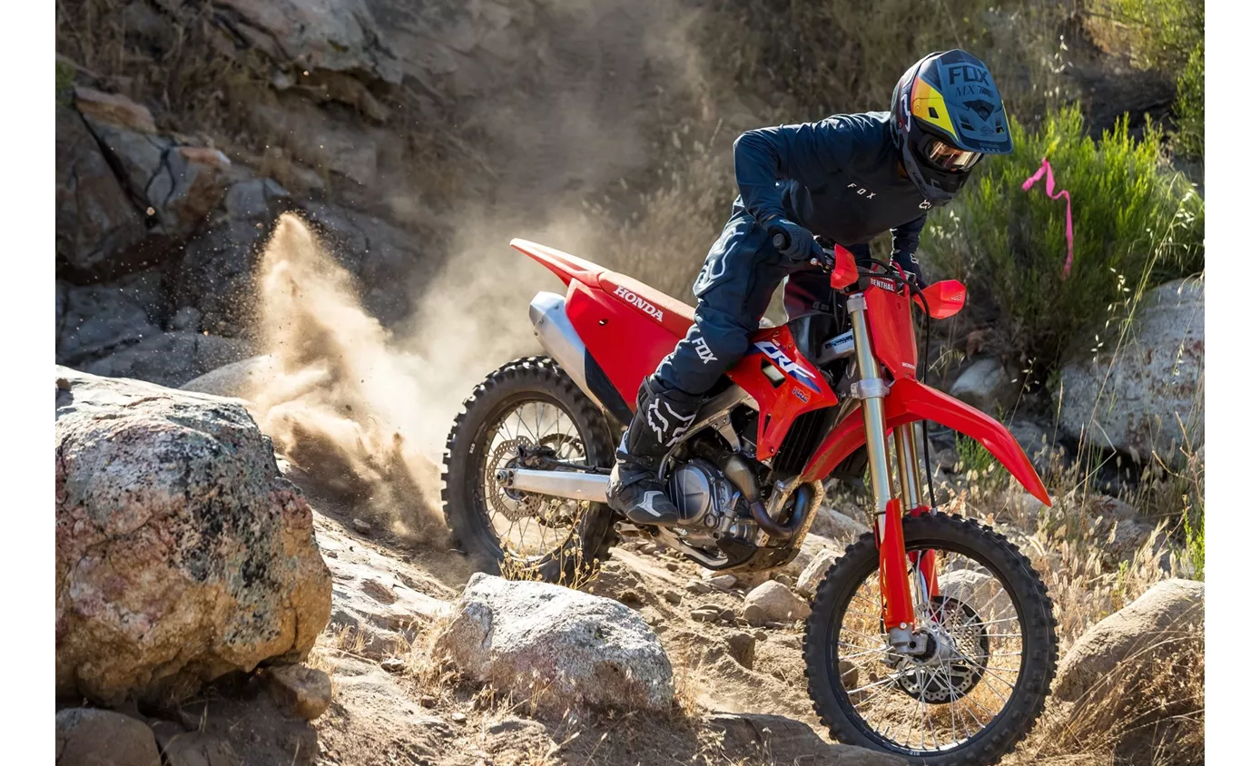 Red Moto CRF 450R 2022 vs Honda CRF 450 RX 2021