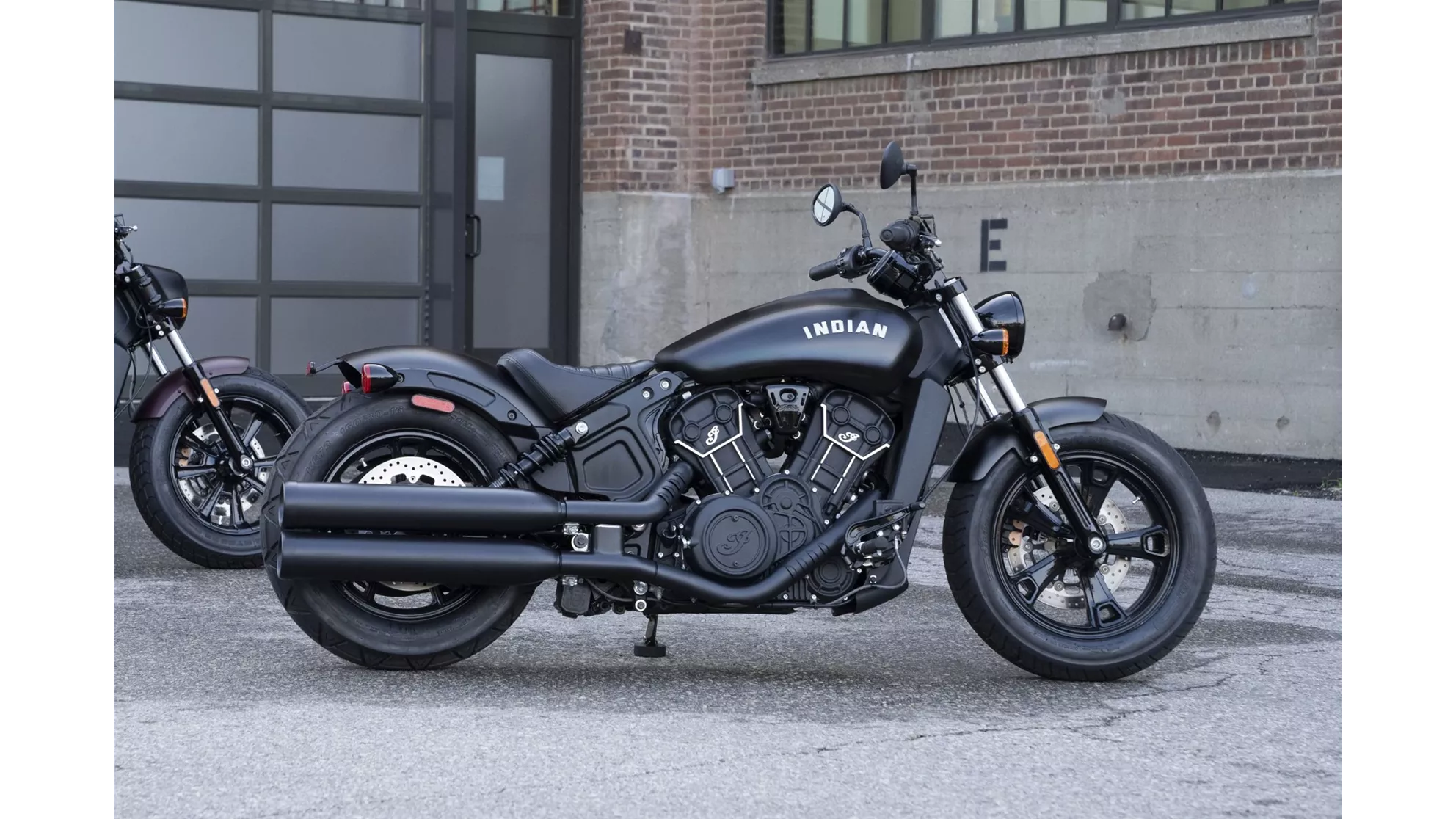 Indian Scout Bobber Sixty - Слика 1