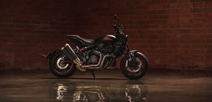 Indian FTR 2021 vs Yamaha TMAX 2018