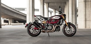 Indian FTR R Carbon 2021 vs KTM 1190 RC8 R 2013