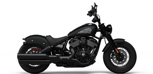 Harley-Davidson Dyna Street Bob Special 2016 vs Indian Chief Bobber Dark Horse 2021