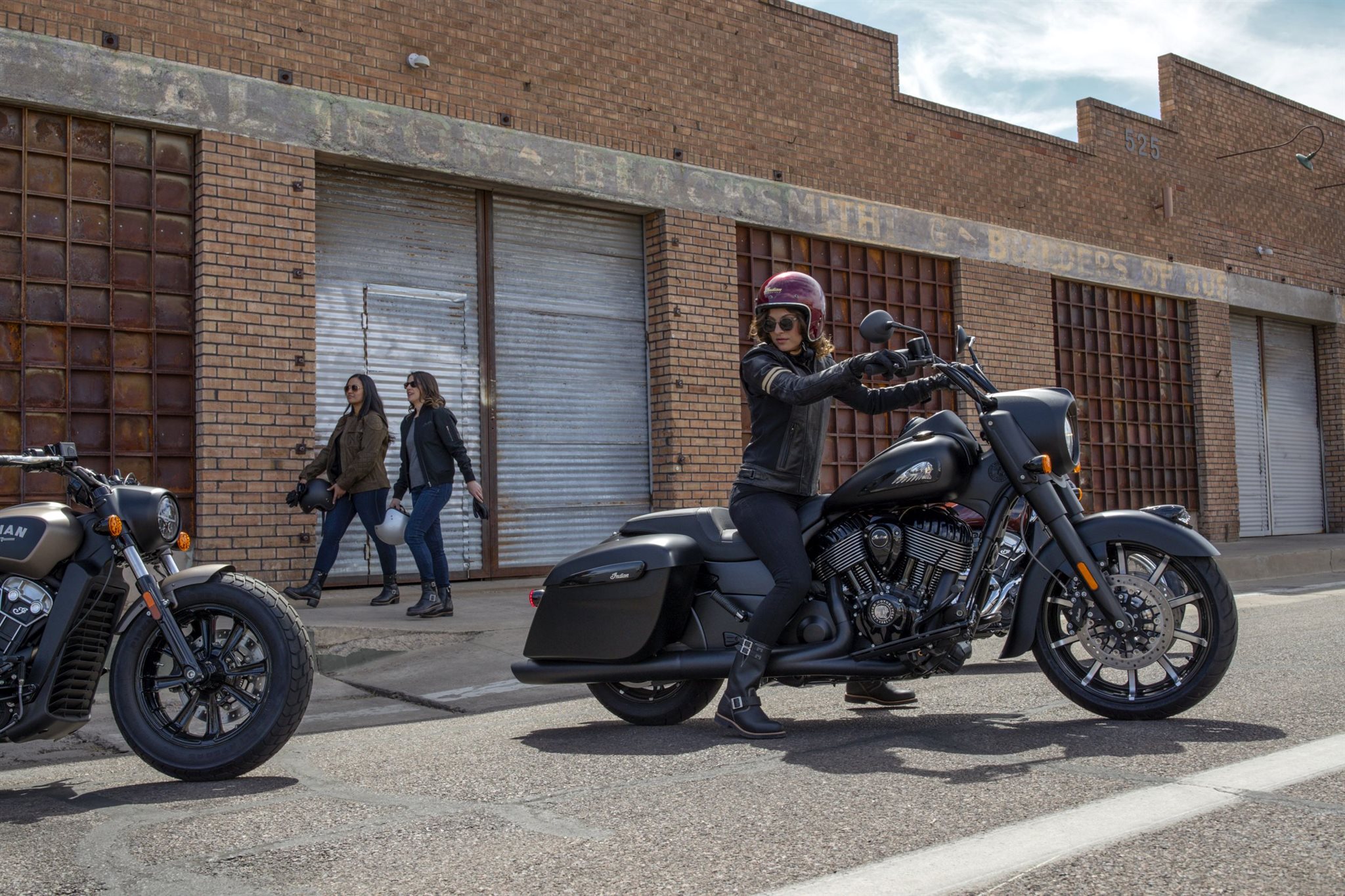 Motorrad Vergleich Indian Springfield Dark Horse 2021 Vs Harley Davidson Touring Road King Special Flhrxs 2021