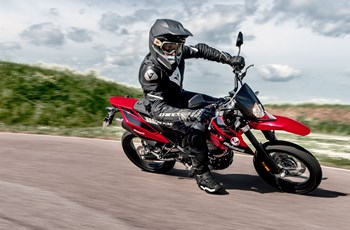Malaguti XSM 125 Supermoto 2021 - Bild 3 Malaguti XSM 125 Supermoto 2021 - Bild 3