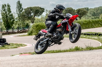 Malaguti XSM 125 Supermoto 2021 - Bild 4 Malaguti XSM 125 Supermoto 2021 - Bild 4