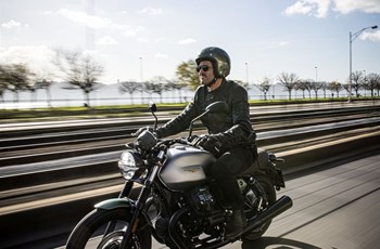 Moto Guzzi V7 Stone Centenario 2021 - Bild 3 Moto Guzzi V7 Stone Centenario 2021 - Bild 3