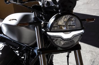 Moto Guzzi V9 Bobber Centenario 2021 - Bild 4 Moto Guzzi V9 Bobber Centenario 2021 - Bild 4