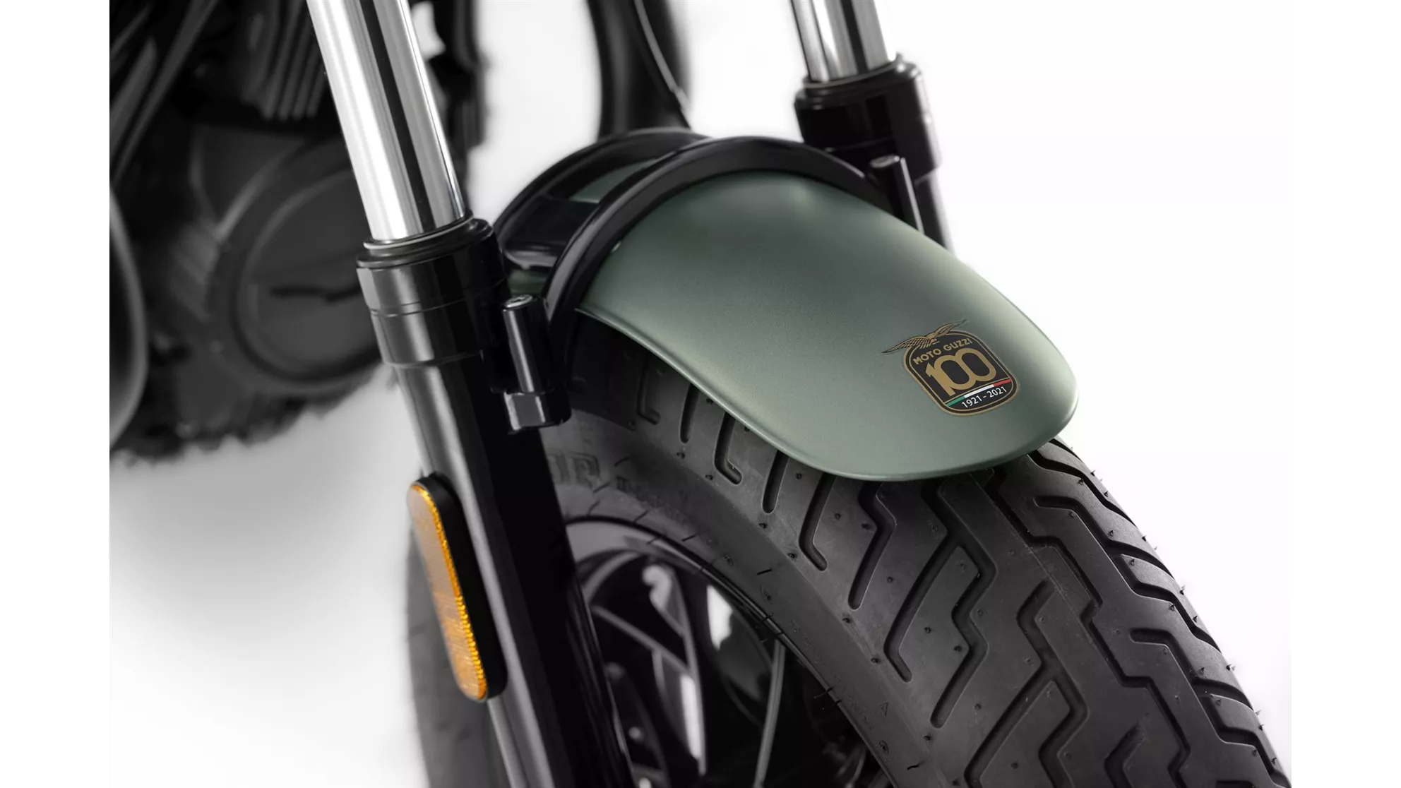 Moto Guzzi V9 Bobber Centenario - Image 5 Moto Guzzi V9 Bobber Centenario - Image 5