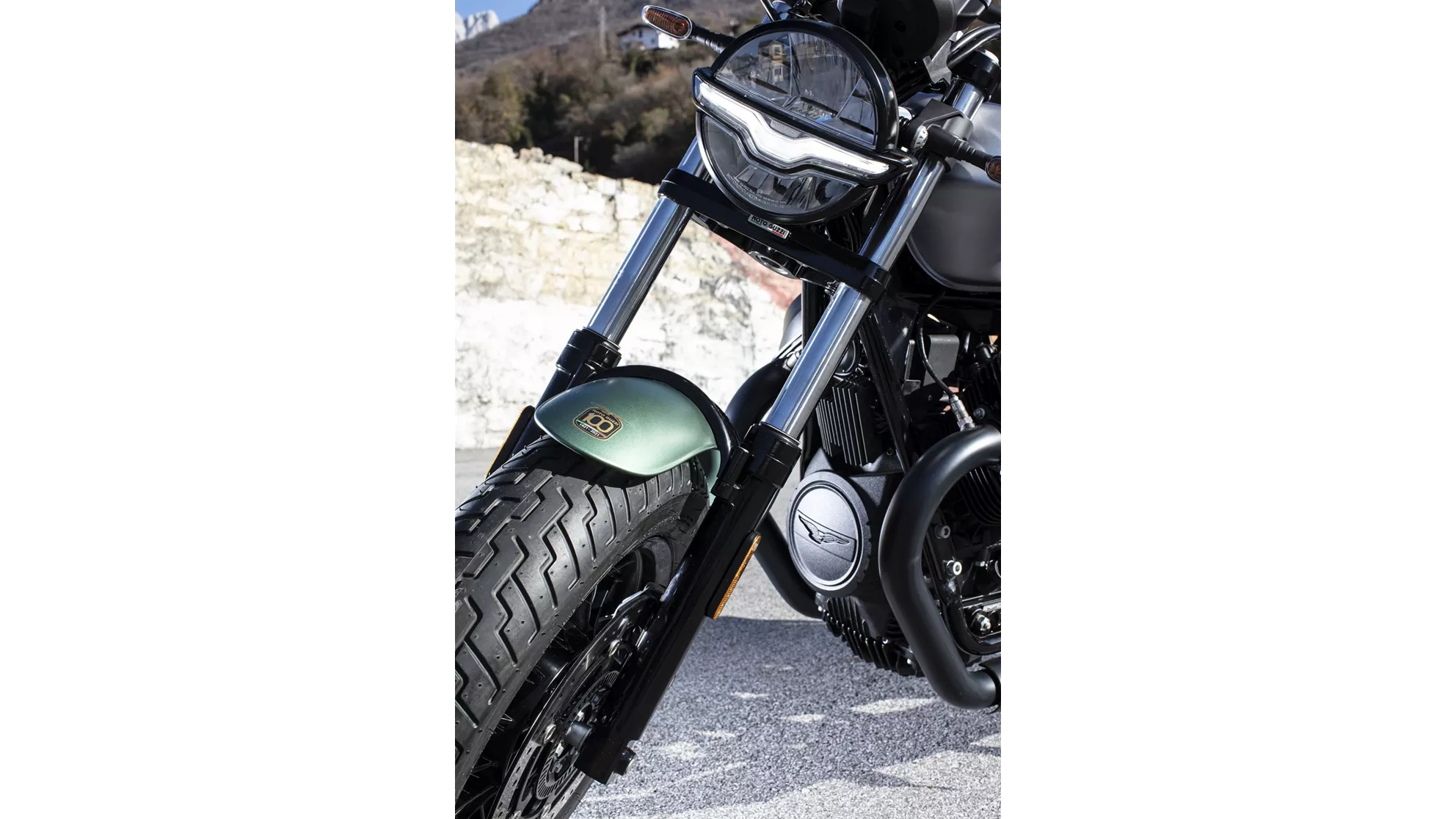 Moto Guzzi V9 Bobber Centenario - Image 6 Moto Guzzi V9 Bobber Centenario - Image 6