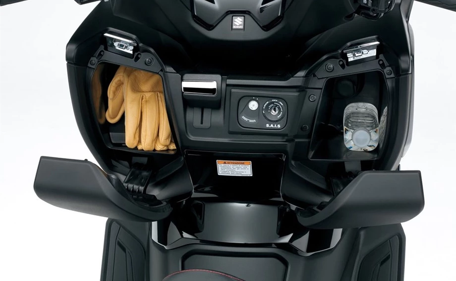 Suzuki Burgman 400 Bild 13: Suzuki Burgman 400