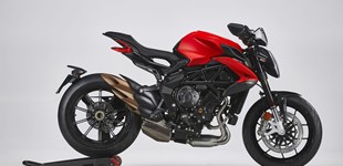 MV Agusta Dragster 800 Rosso 2021 vs Yamaha MT-10 2022