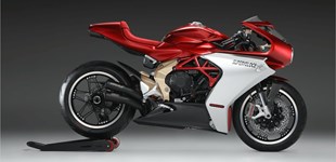 Triumph Speed Triple 1200 RR 2022 vs MV Agusta Superveloce 800 Serie Oro 2021