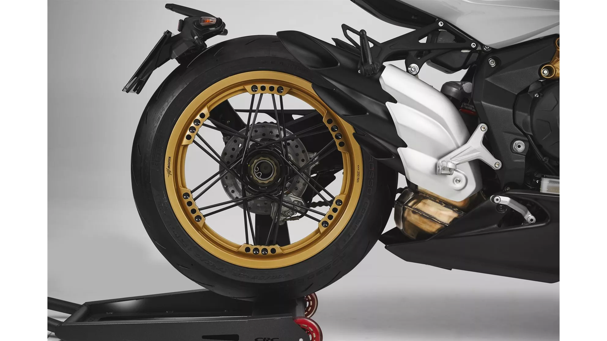 MV Agusta Superveloce 800 S - Image 9 MV Agusta Superveloce 800 S - Image 9