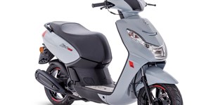 Piaggio ZIP S 50 2022 vs Peugeot Kisbee 50 4T R 2021
