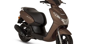 Vespa Primavera 50 4T 2015 vs Peugeot Kisbee 50 4T Active 2021