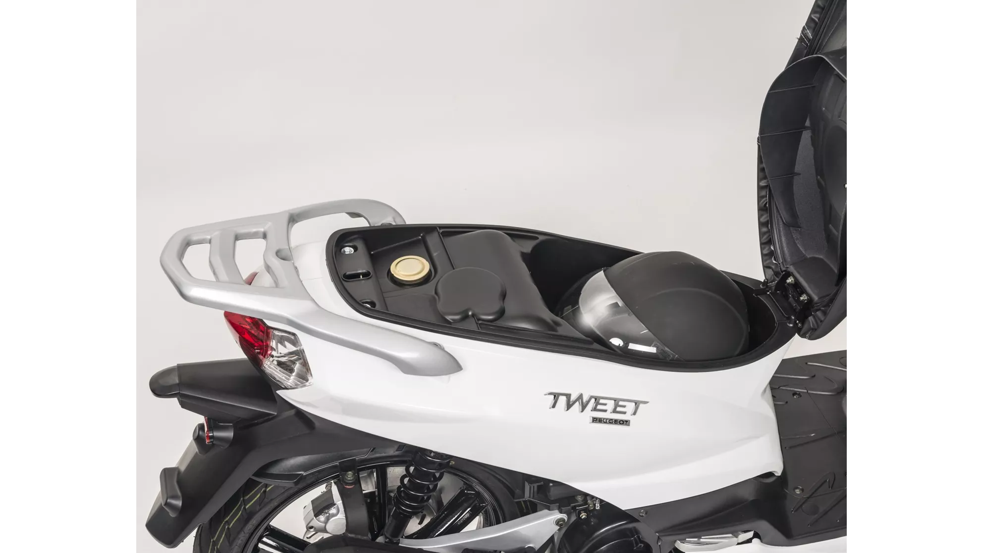 Peugeot Tweet 125 Active - Image 23 Peugeot Tweet 125 Active - Image 23