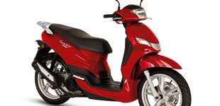 Peugeot Tweet 125 Active 2021 vs Piaggio Liberty 125ie 3V 2005