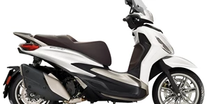 Piaggio Beverly 400 2021 vs Kymco Xciting 400i ABS 2014 Piaggio Beverly 400 2021 vs Kymco Xciting 400i ABS 2014