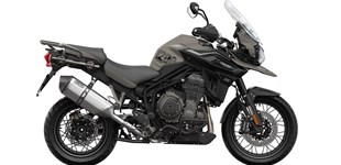 Triumph Street Triple 765 R 2025 vs Triumph Tiger 1200 Desert Edition 2021