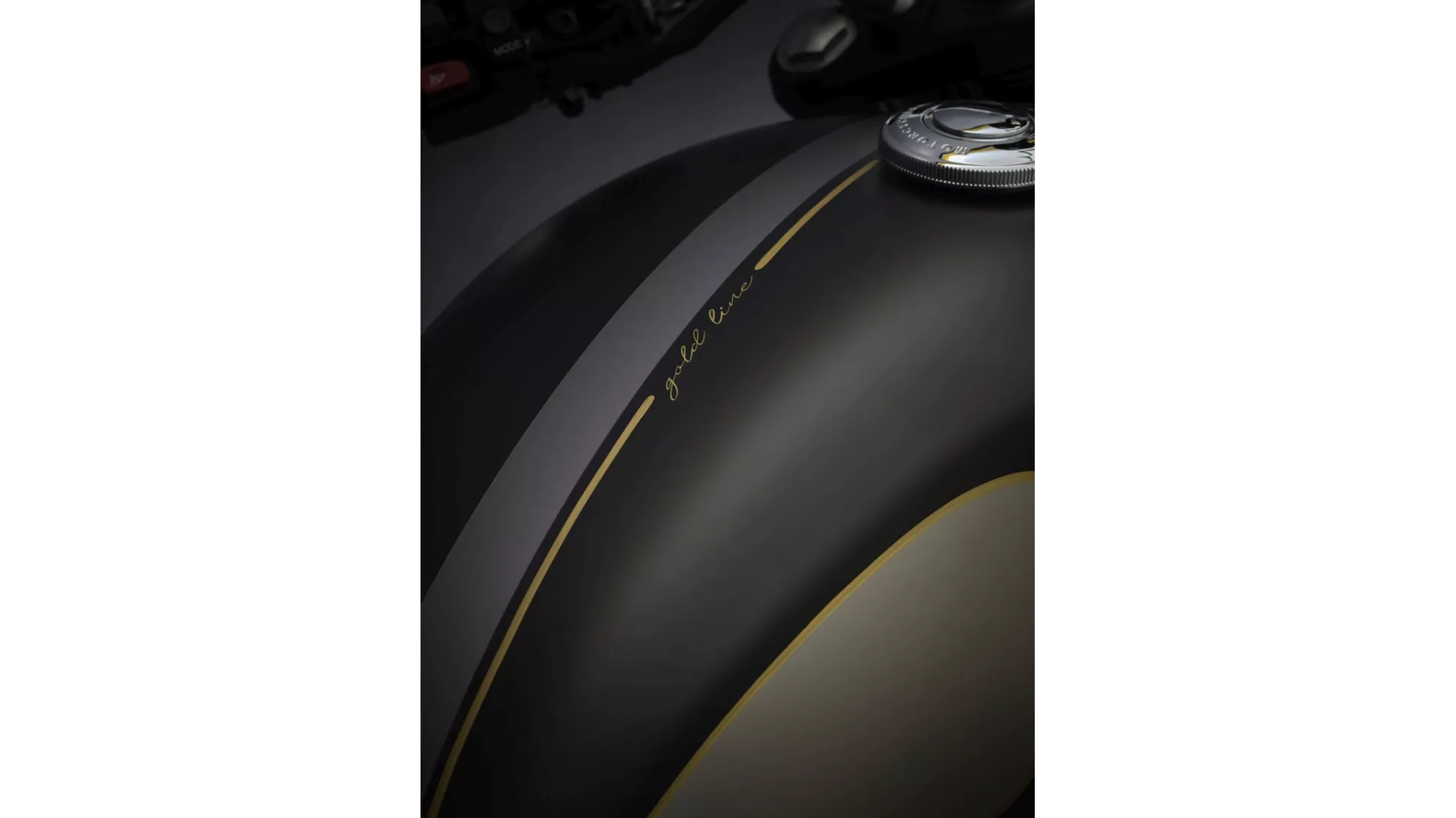 Triumph Street Twin Gold Line Limited Edition - Image 6